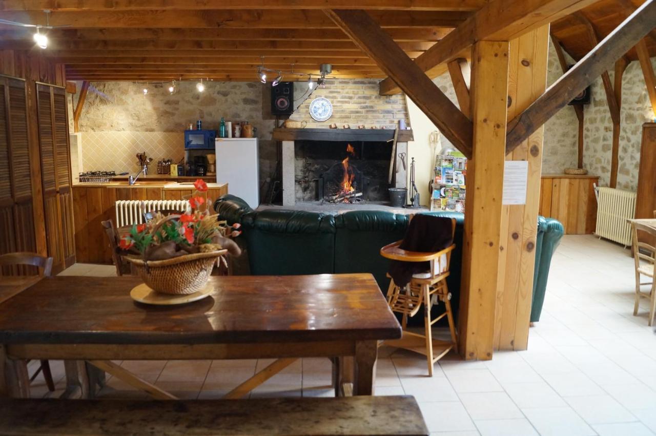Gite De 15 Places En Chambre De 2, 4, 5 Personnes Saint-Exupery-les-Roches Exterior photo